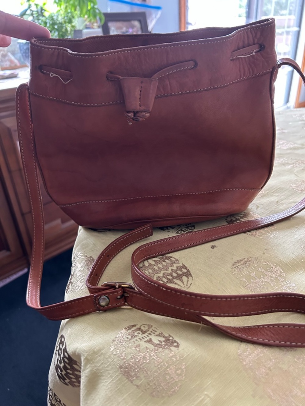 Brown Leather Crossbody buckle Drawstring adjustable Bag. Made in Uraguay.